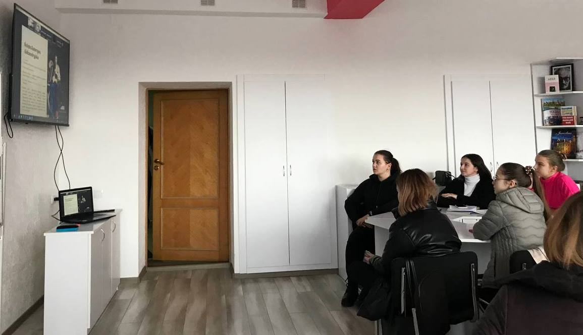 Студенти першого курсу полонійного відділення перекладають польські прислів’я